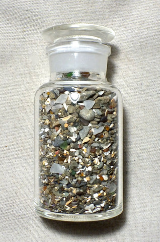 sand - coarse beach sand with a high percentage of glass grains -  250 ml display bottle with ground glass stopper