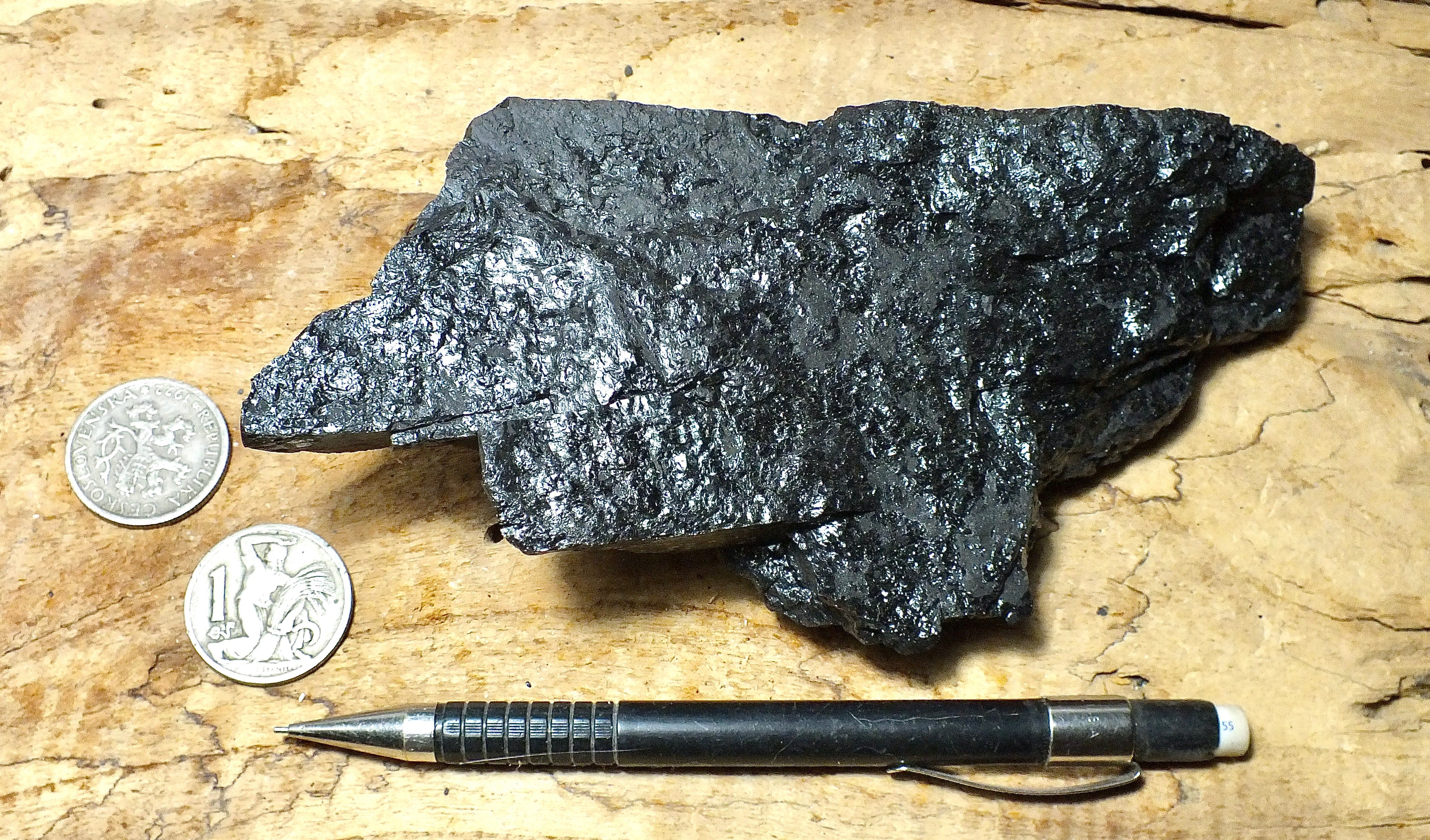 Bit Ominous Rocks sedimentary rocks – Geological Specimen Supply