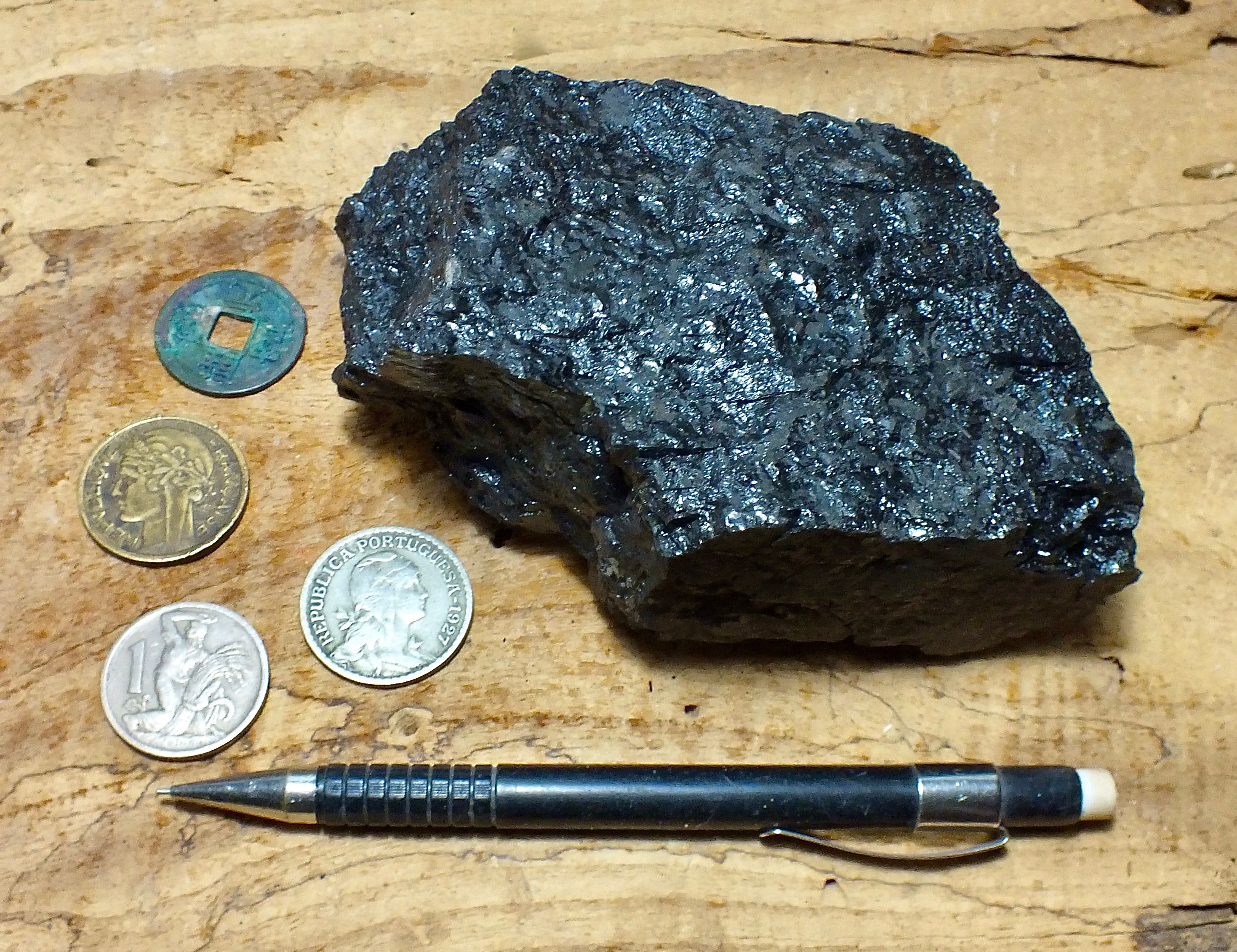 Bit Ominous Rocks sedimentary rocks – Geological Specimen Supply