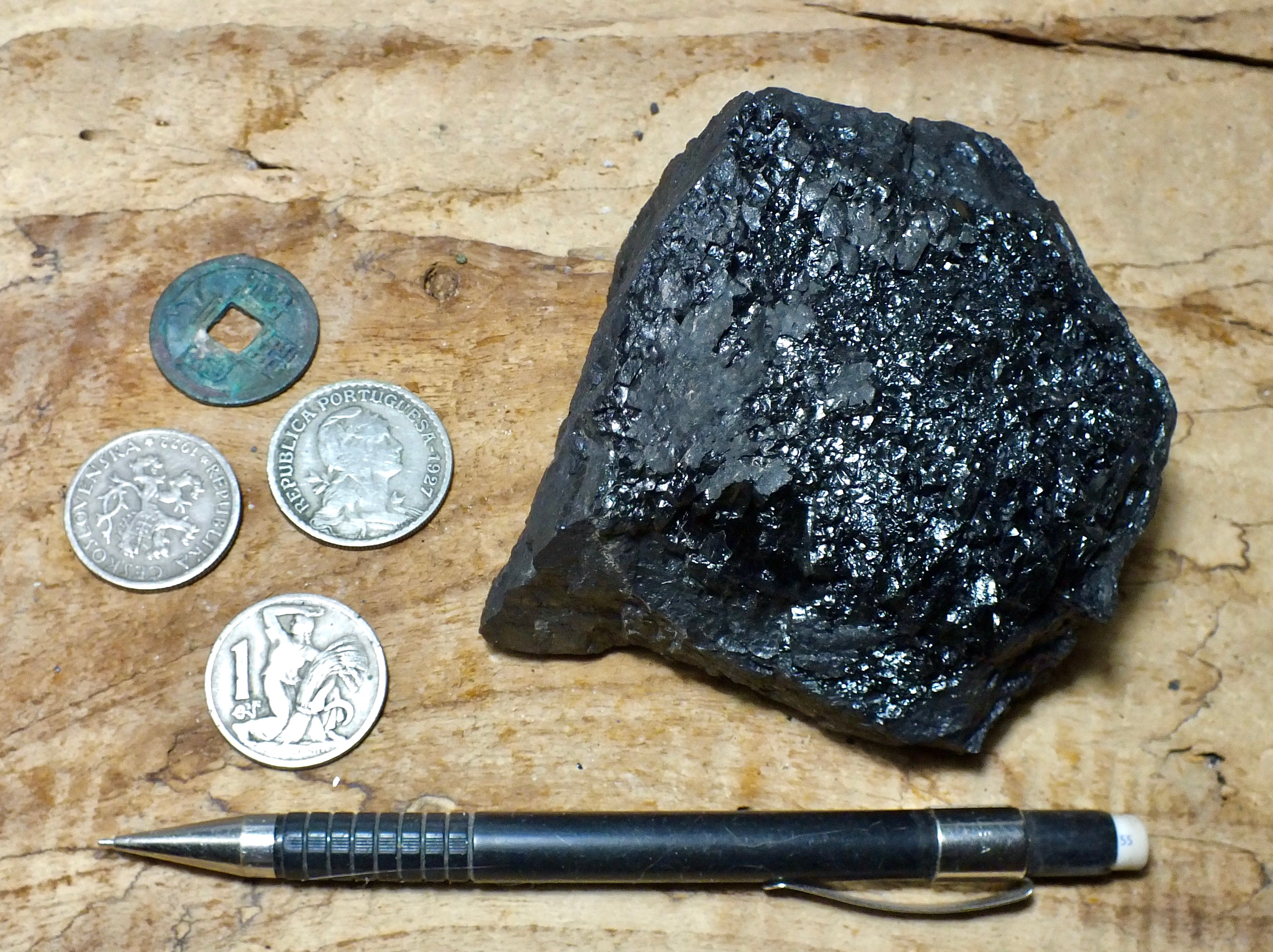 Bit Ominous Rocks sedimentary rocks – Geological Specimen Supply
