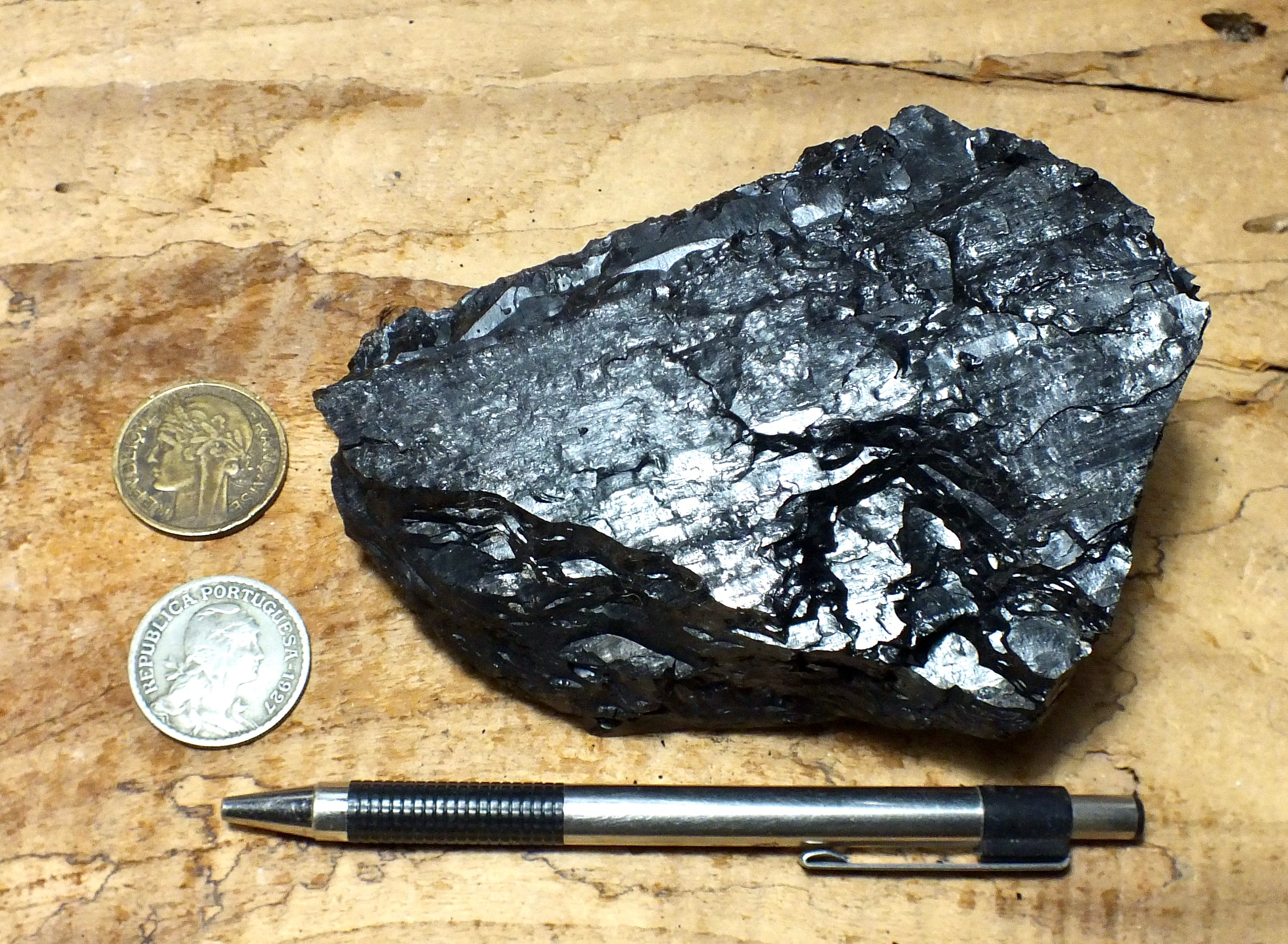 Bit Ominous Rocks sedimentary rocks – Geological Specimen Supply