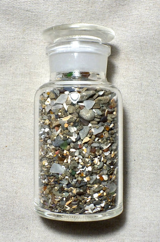 sand - beach sand with a high percentage of glass grains -  250 ml display bottle with ground glass stopper
